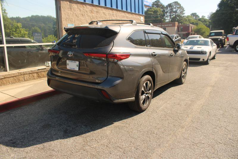 Used 2021 Toyota Highlander XLE FWD image 4