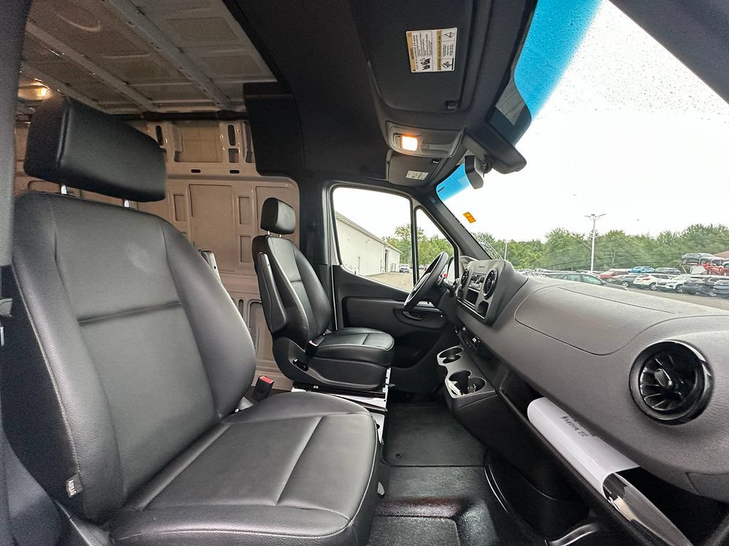 Used 2022 Mercedes-Benz Sprinter 1500 image 21