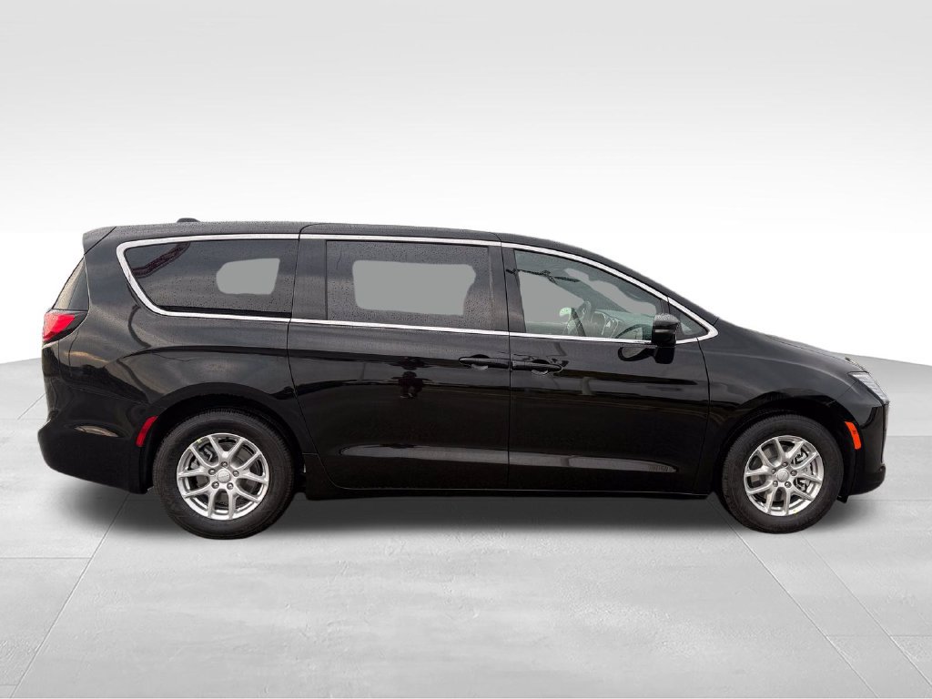 New 2027 Chrysler Pacifica Select FWD image 30