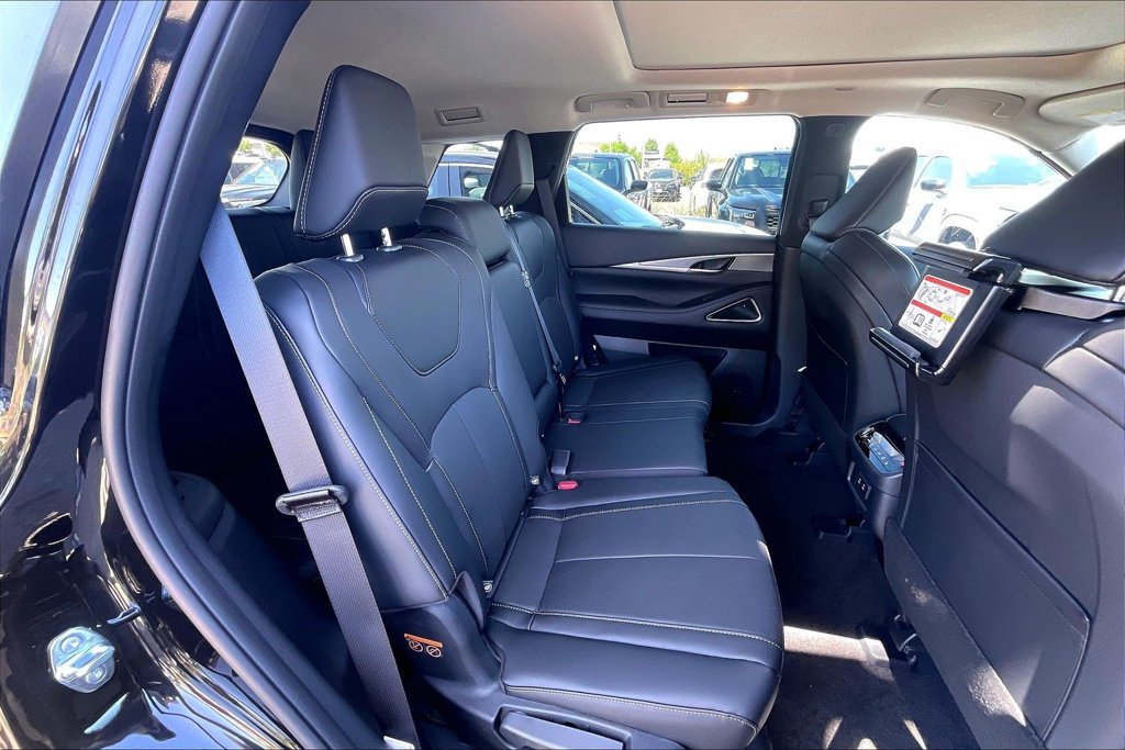 New 2027 INFINITI QX60 Luxe w/ Family Package FWD image 10