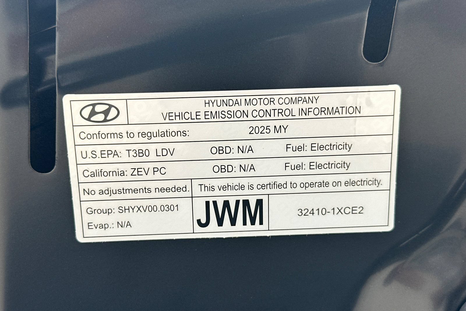 Used 2025 Genesis GV60 Advanced AWD/4WD image 36
