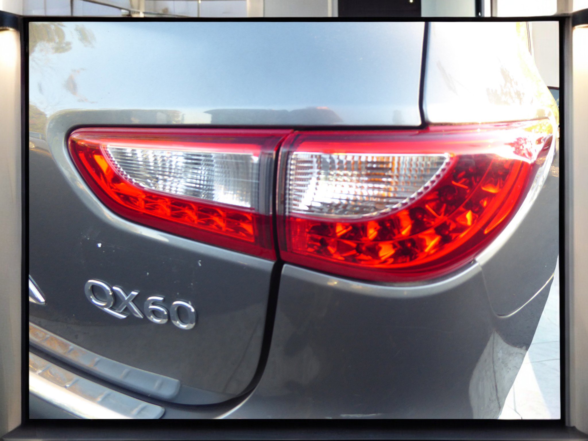 Used 2015 INFINITI QX60 AWD w/ Deluxe Touring Package image 21