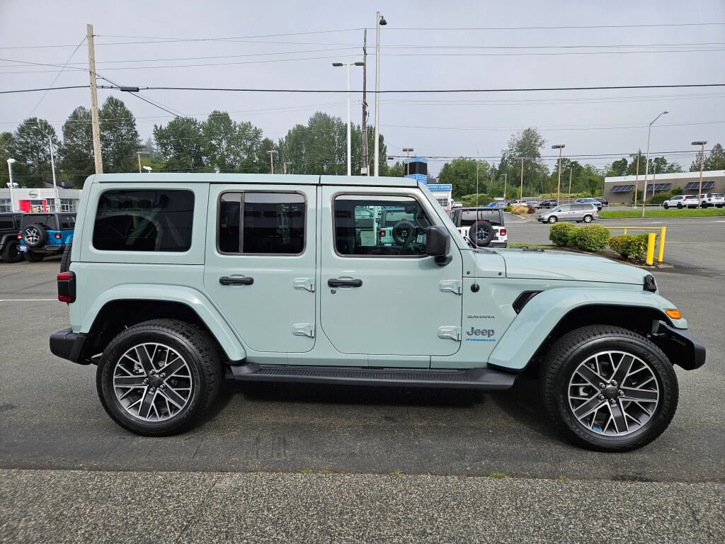 Used 2023 Jeep Wrangler Unlimited Sahara w/ Cold Weather Group AWD/4WD image 6