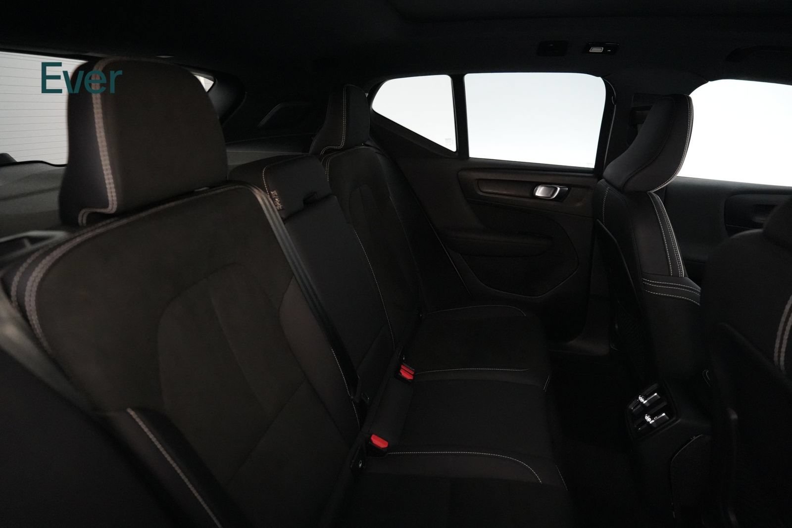 Used 2023 Volvo XC40 Recharge Plus AWD/4WD image 5
