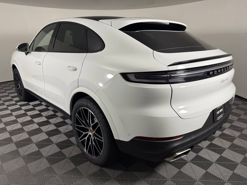 Certified 2025 Porsche Cayenne Coupe image 3