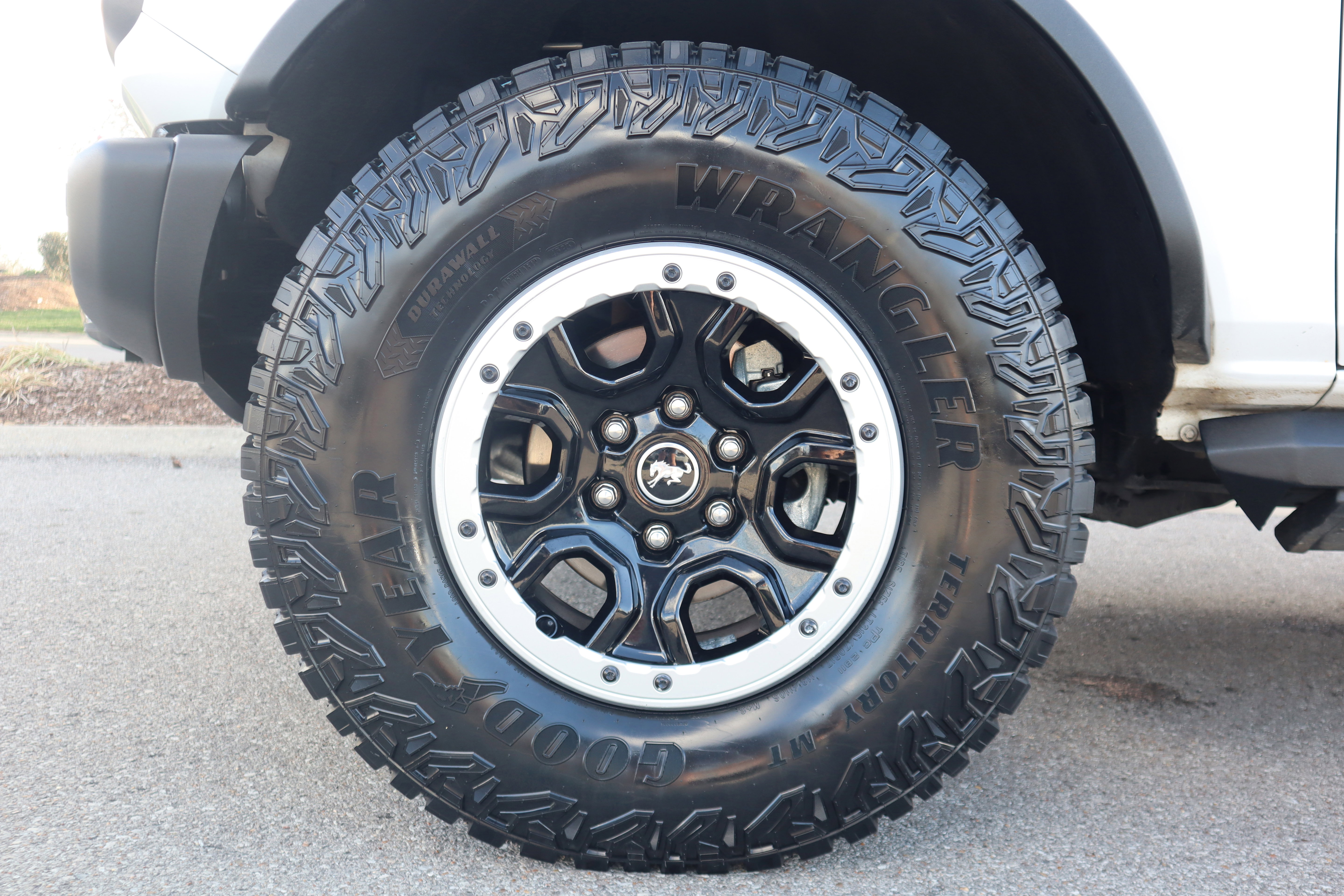 Used 2023 Ford Bronco Badlands image 11
