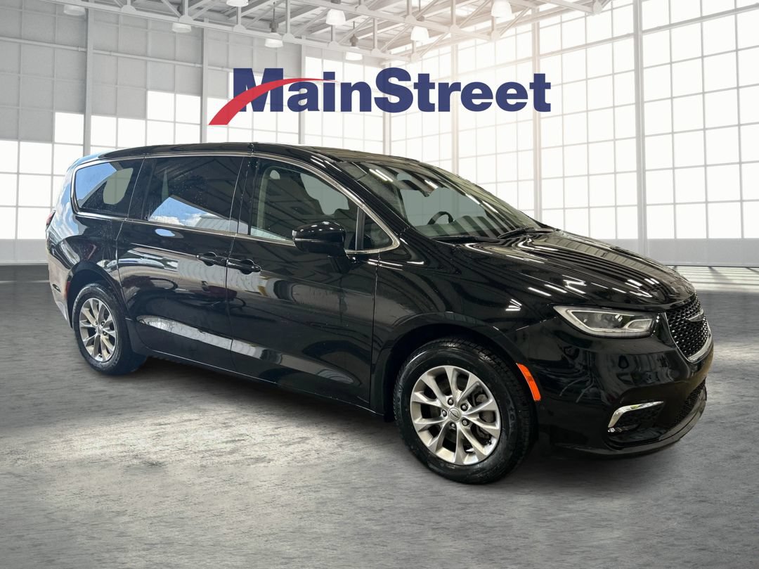 Used 2024 Chrysler Pacifica Touring-L AWD/4WD image 7