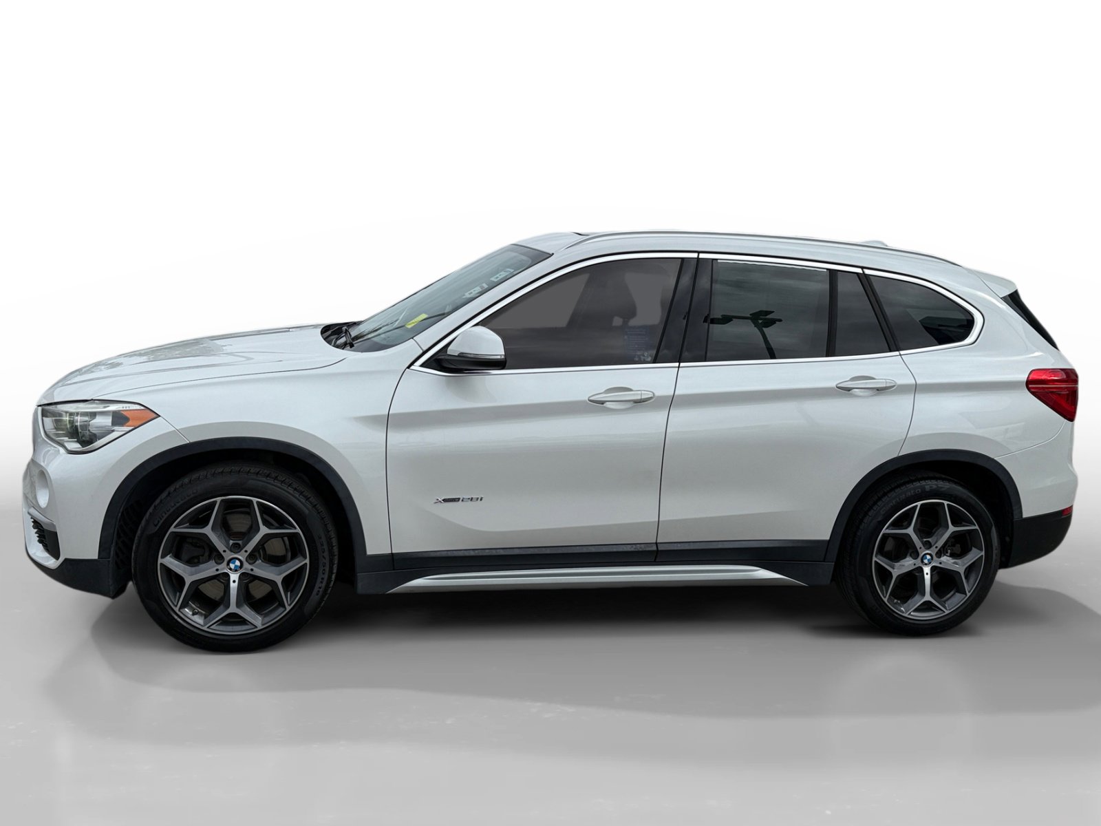 Used 2017 BMW X1 xDrive28i image 2