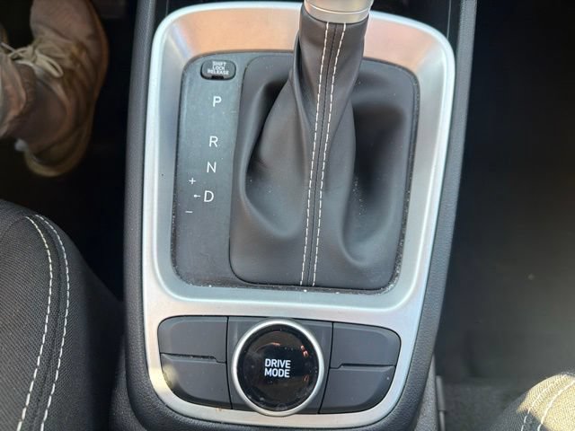 Used 2025 Hyundai Venue FWD image 32