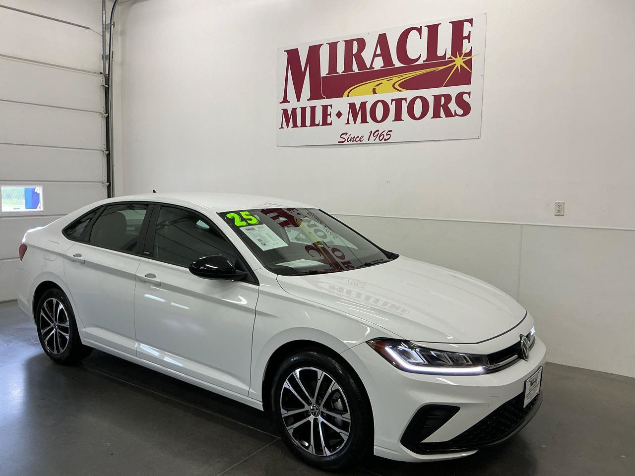 Used 2025 Volkswagen Jetta Sport FWD image 1