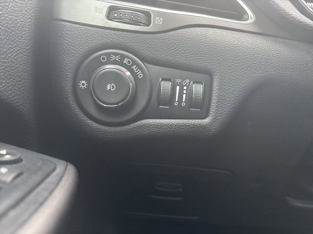 Used 2020 Jeep Cherokee Latitude Plus w/ Cold Weather Group image 15