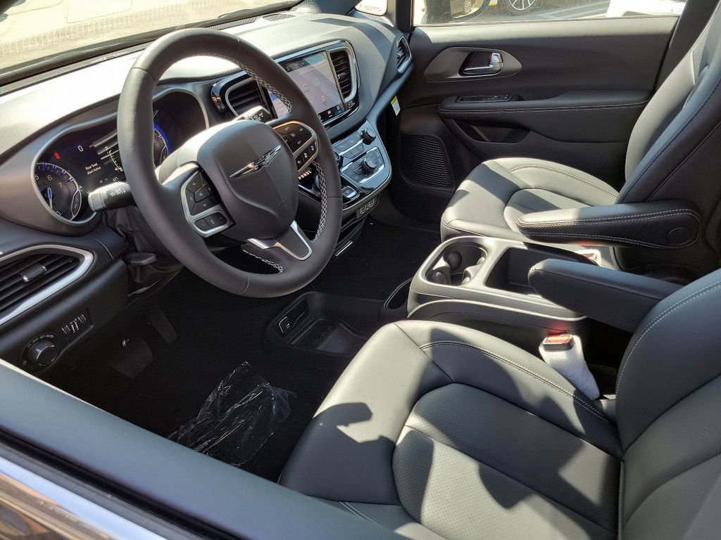 New 2025 Chrysler Voyager LX image 2