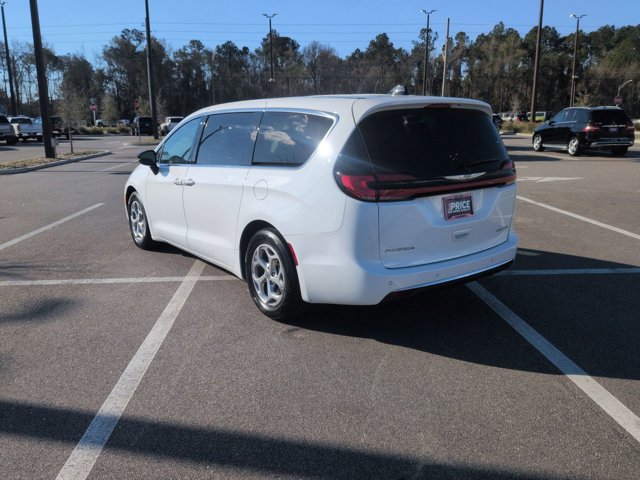 Used 2024 Chrysler Pacifica Limited image 8