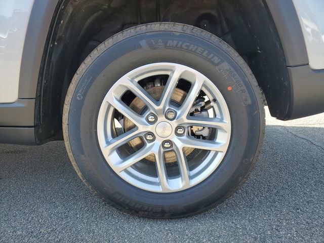New 2026 Jeep Grand Cherokee Laredo RWD image 11