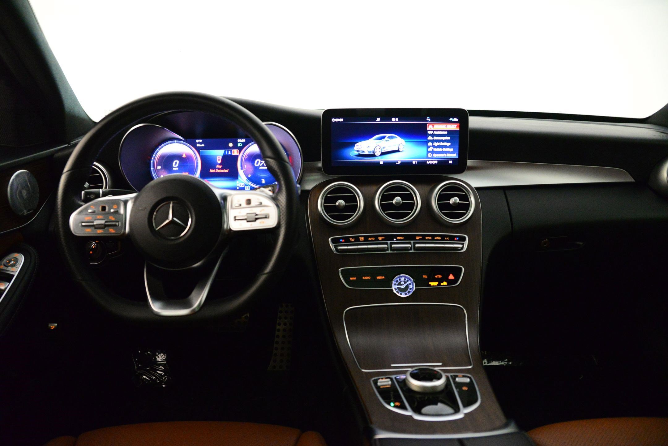 Used 2019 Mercedes-Benz C 300 4MATIC Sedan image 4