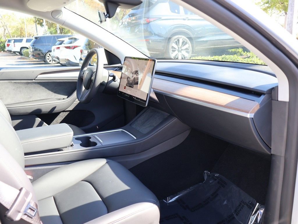 Used 2025 Tesla Model Y Long Range image 28