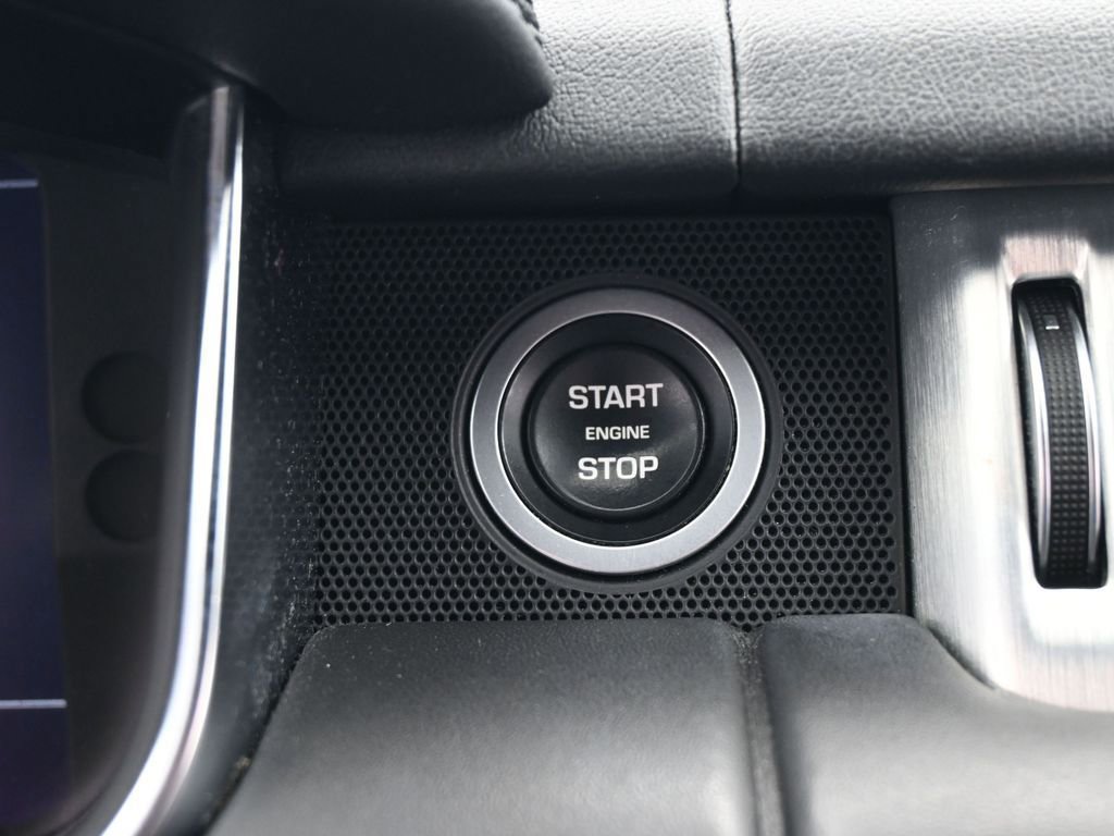 Used 2020 Land Rover Range Rover HSE image 30