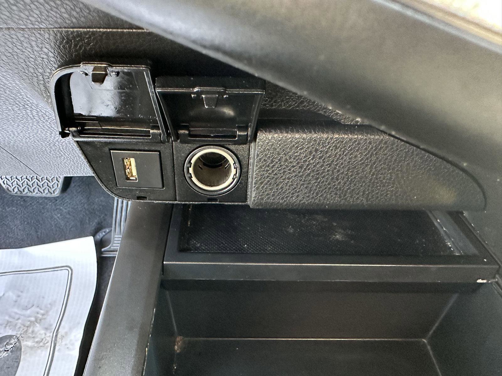 Used 2024 Toyota Camry SE image 32