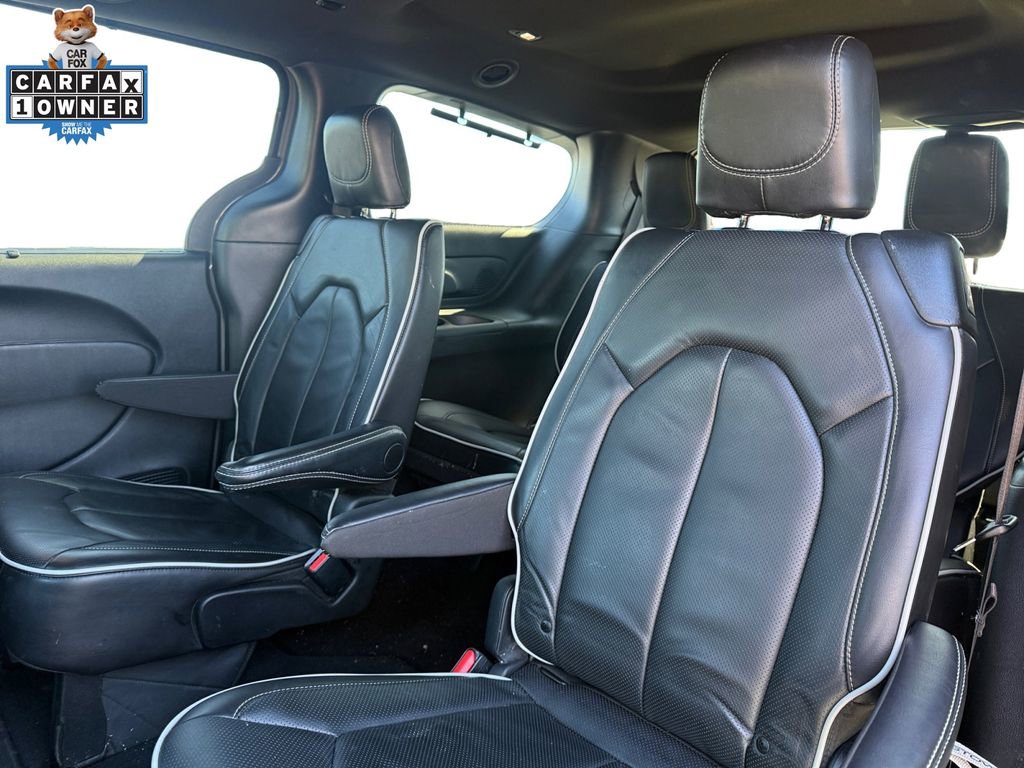 Used 2025 Chrysler Pacifica Limited image 14