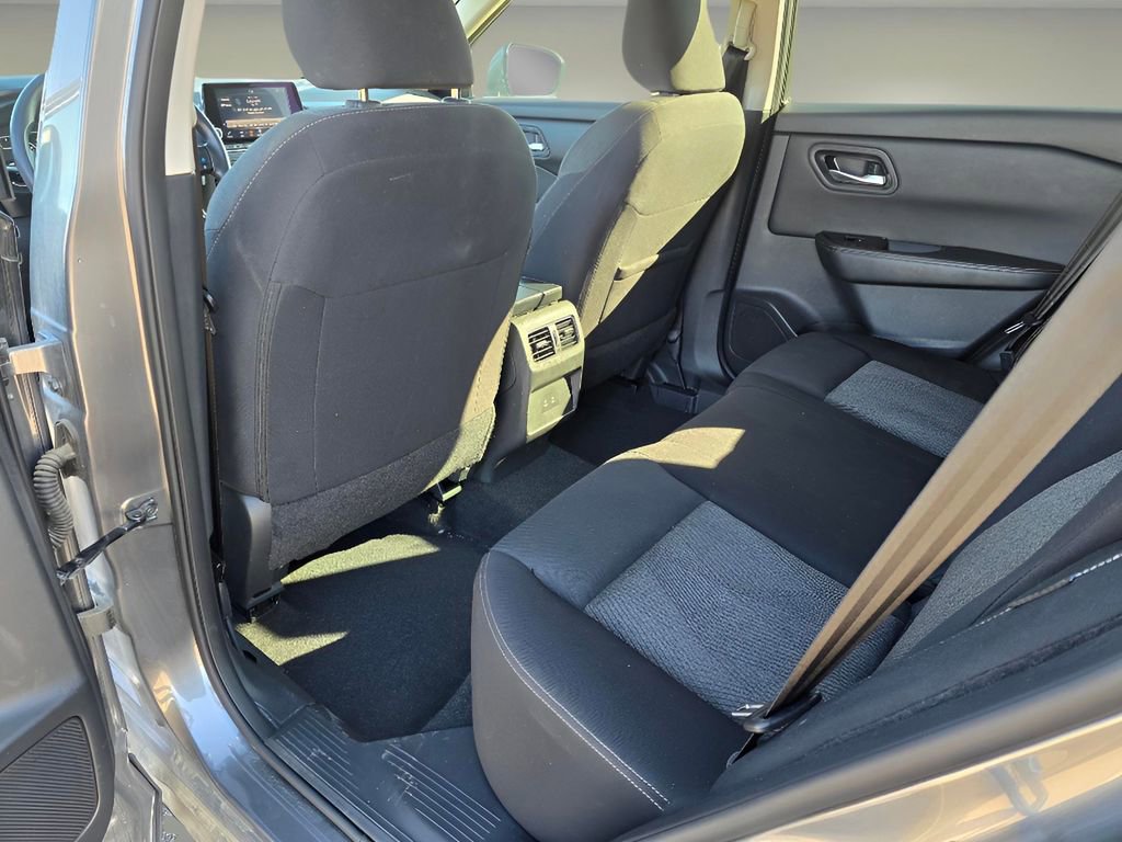Used 2024 Nissan Rogue SV image 15