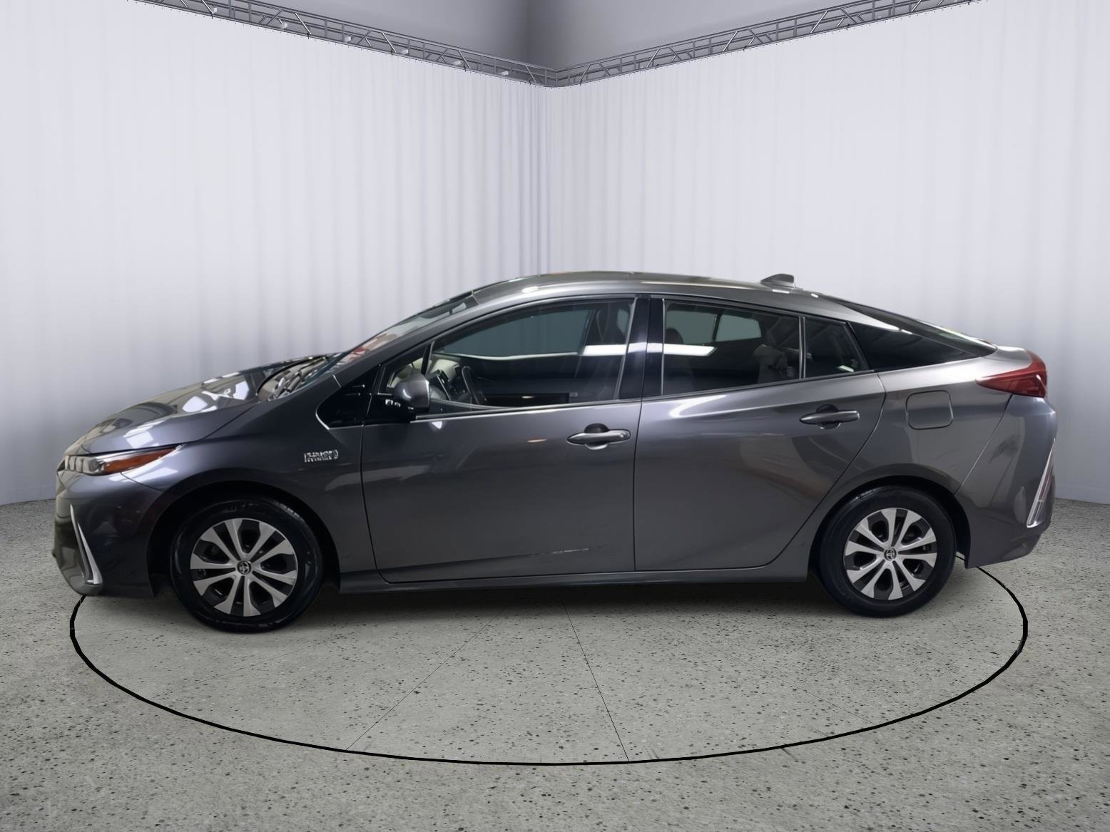 Used 2020 Toyota Prius Prime LE image 4