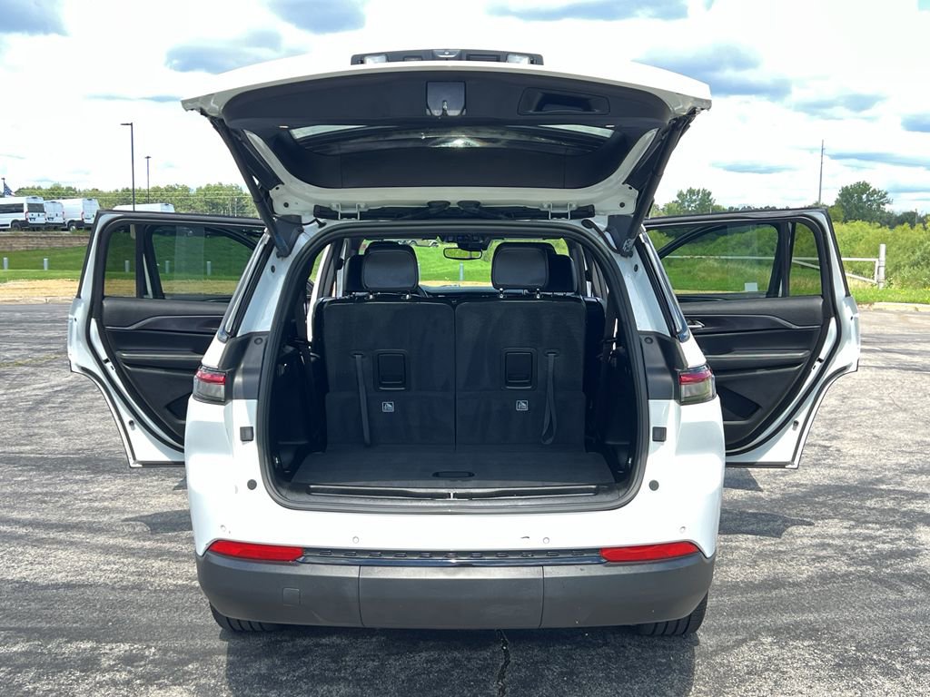 Used 2023 Jeep Grand Cherokee L Laredo image 41