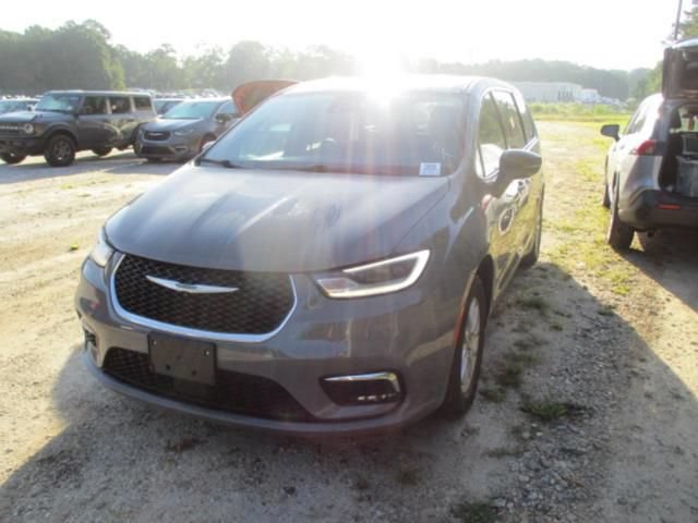 Certified 2025 Chrysler Pacifica Select FWD image 2