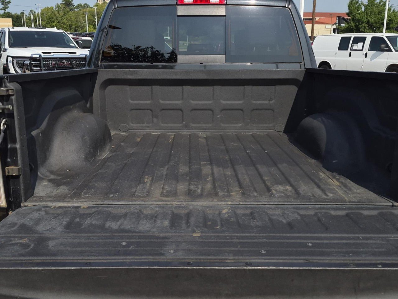 Used 2018 RAM 1500 Laramie w/ Convenience Group AWD/4WD image 10