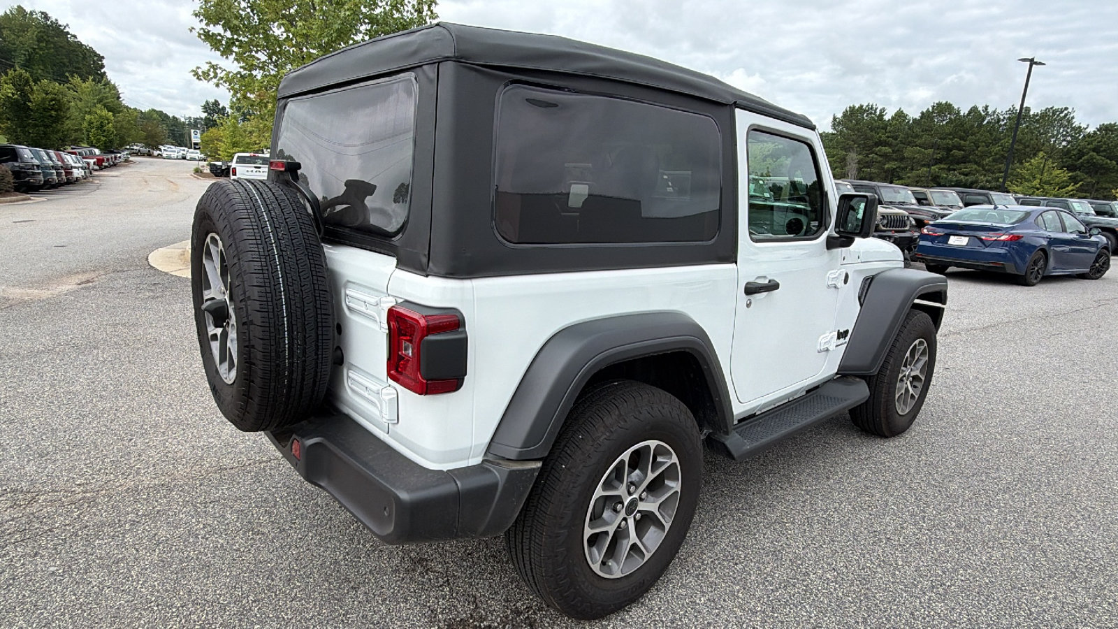 Used 2026 Jeep Wrangler Sport AWD/4WD image 8
