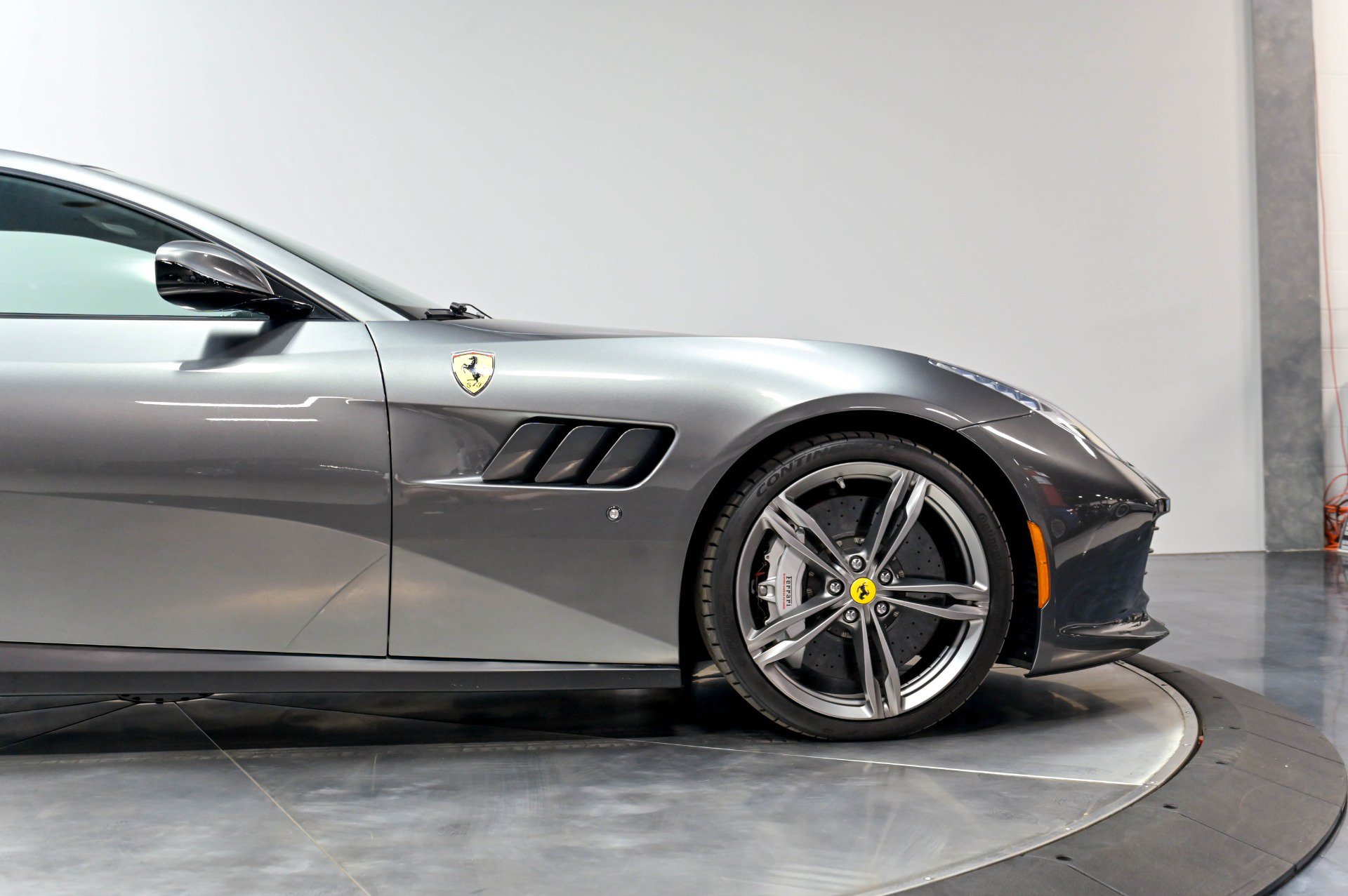 Used 2017 Ferrari GTC4Lusso AWD/4WD image 26