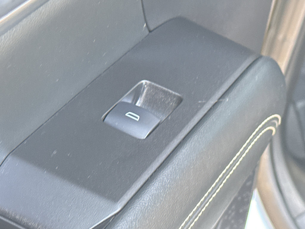 Used 2025 GMC Terrain Elevation image 31