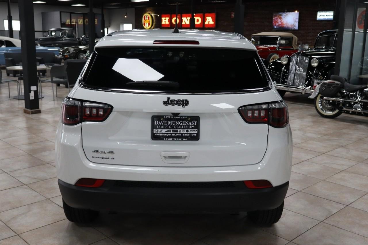 Used 2023 Jeep Compass Sport image 4