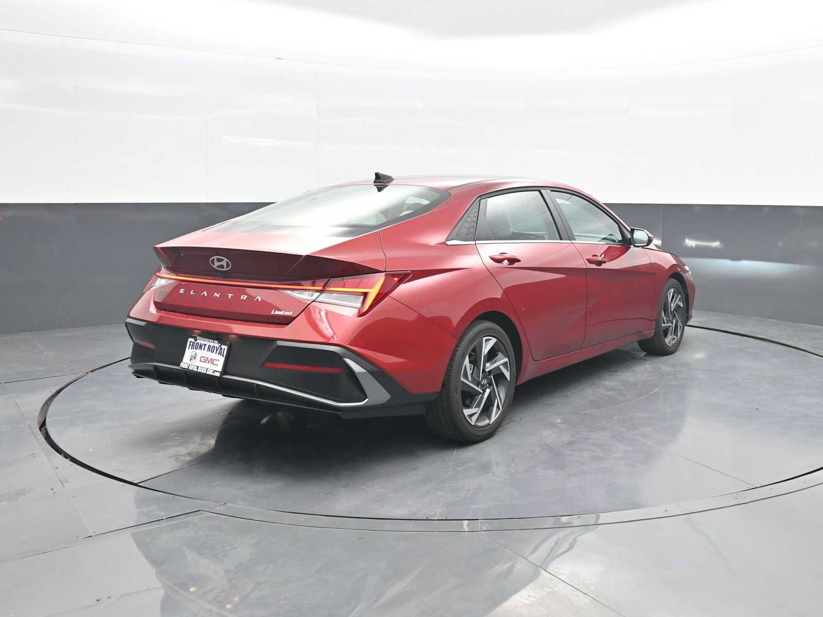 Used 2025 Hyundai Elantra Limited FWD image 7