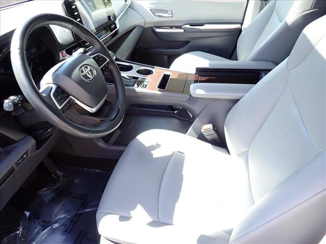 Used 2023 Toyota Sienna XLE w/ XLE Plus Package AWD/4WD image 14