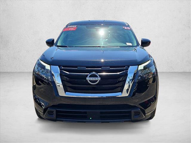 Certified 2025 Nissan Pathfinder S FWD image 2