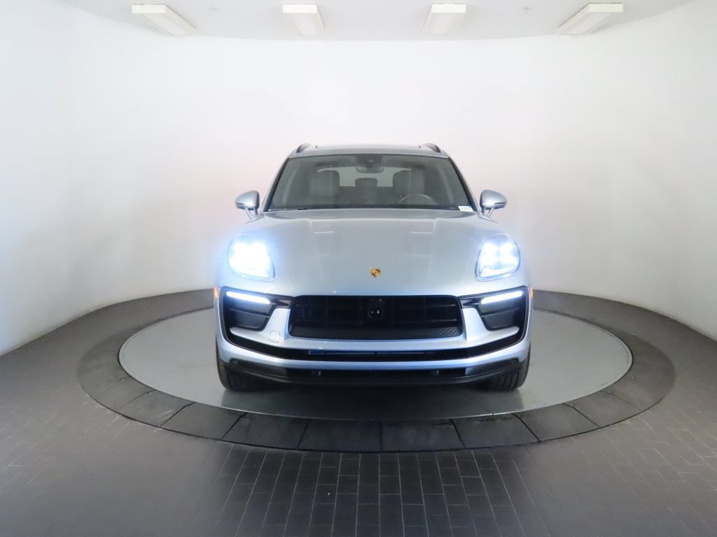 Certified 2026 Porsche Macan AWD/4WD image 10