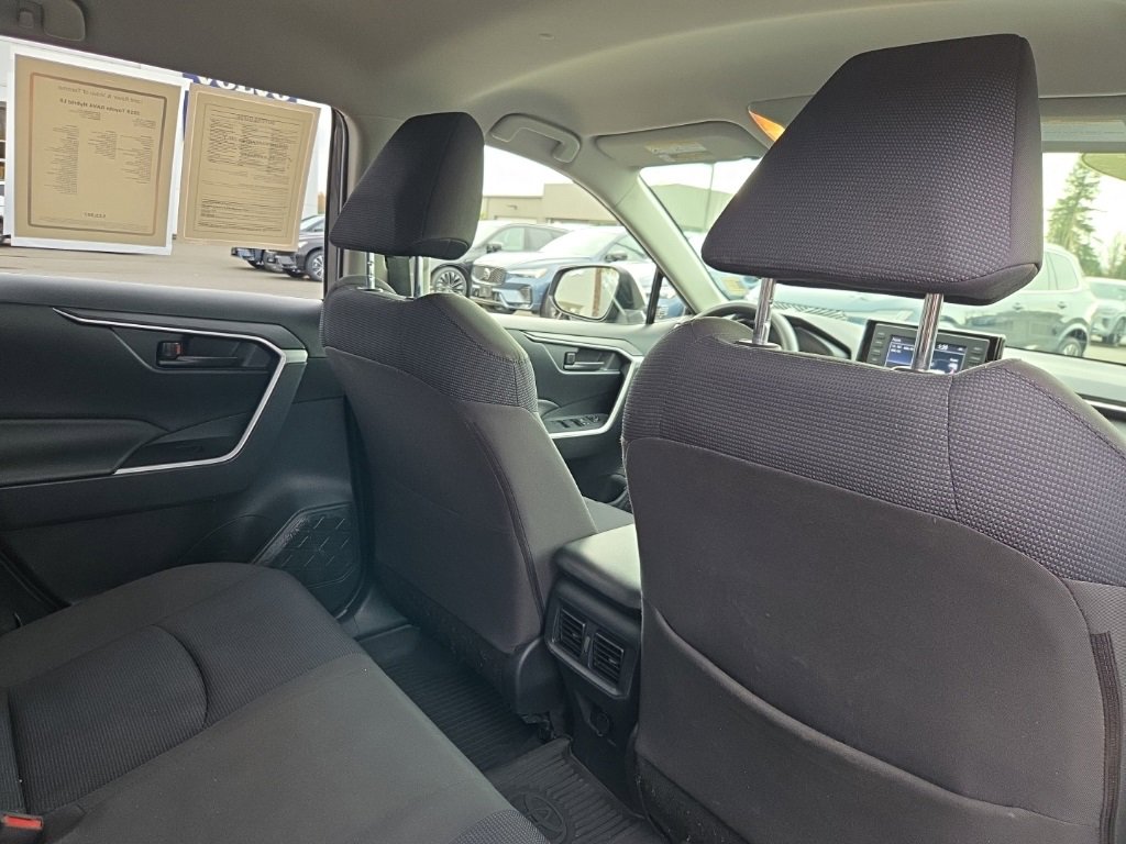 Used 2019 Toyota RAV4 LE image 8