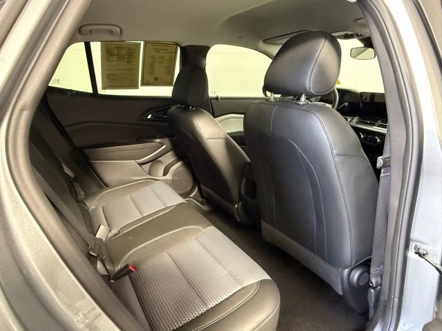 Used 2025 Chevrolet Trax LT w/ LT Convenience Package image 44