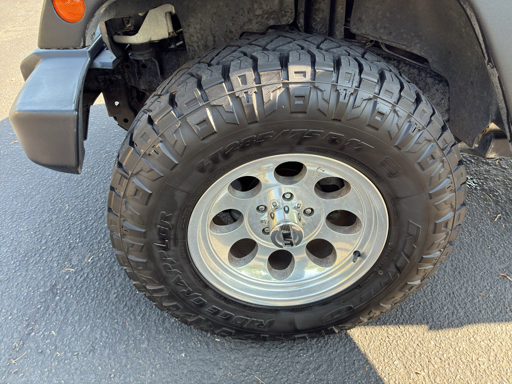 Used 2018 Jeep Wrangler Unlimited Sport w/ Connectivity Group AWD/4WD image 12