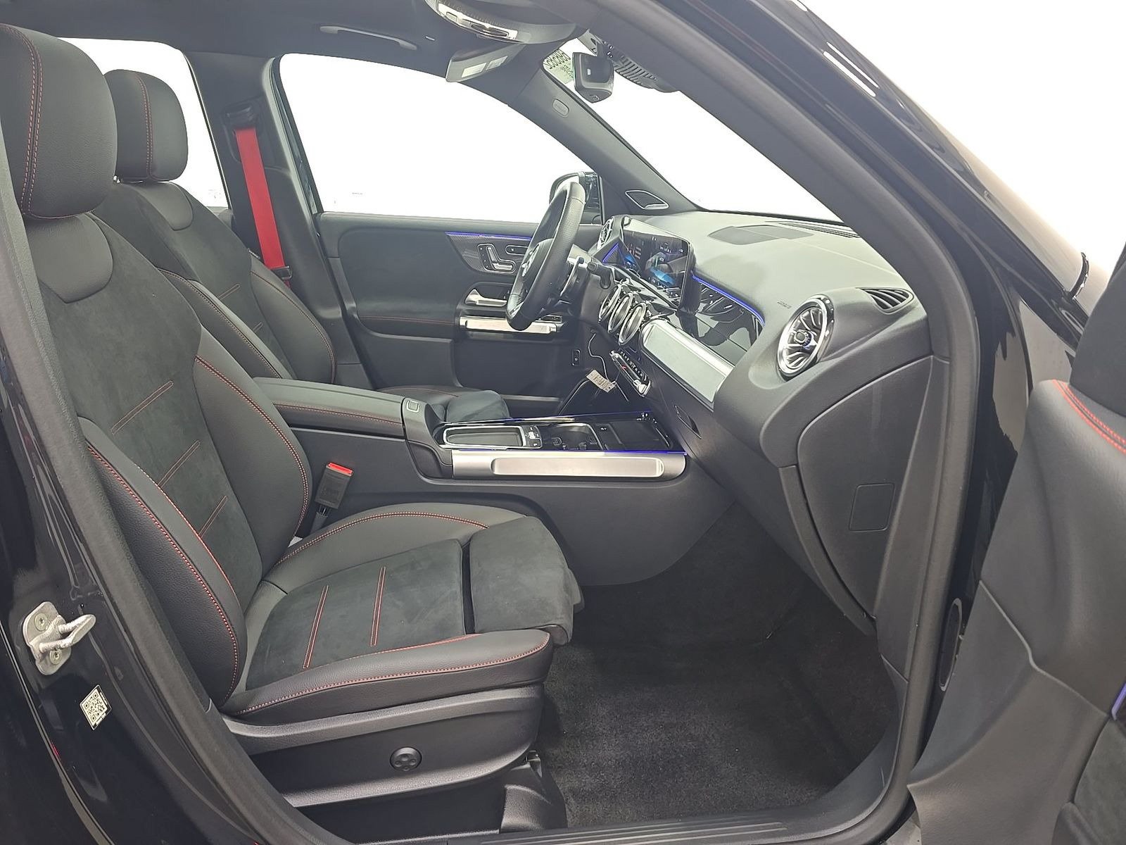 Used 2024 Mercedes-Benz GLB 35 AMG 4MATIC image 7