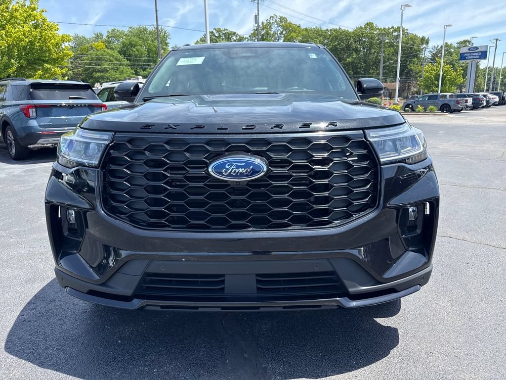 Used 2025 Ford Explorer ST-Line w/ Premium Package AWD/4WD image 3