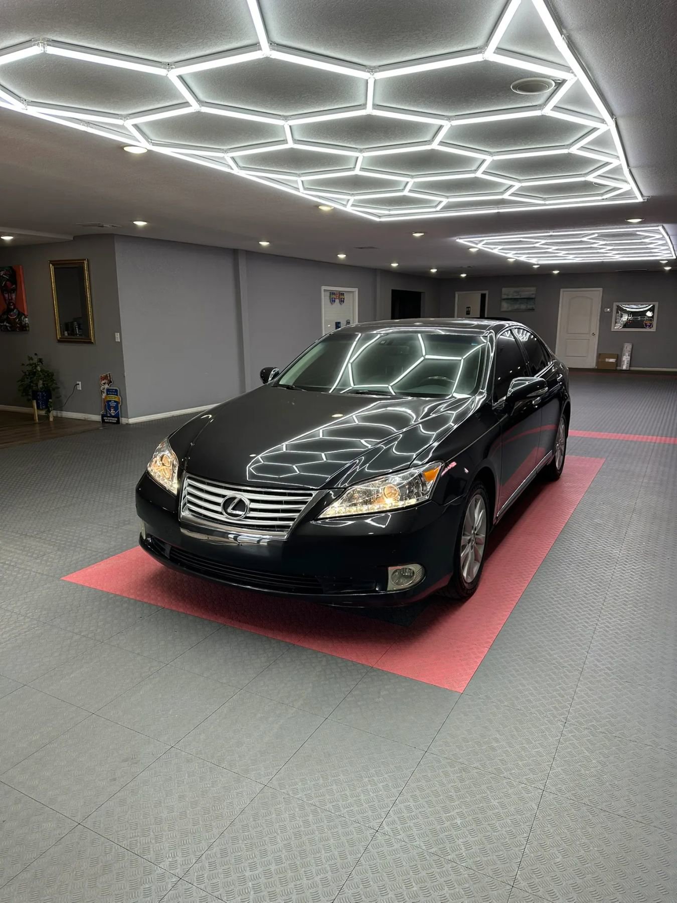 Used 2011 Lexus ES 350 FWD image 2