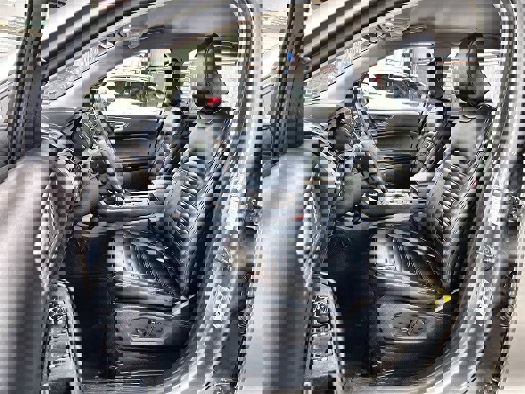 Used 2024 Ford Edge SEL image 11