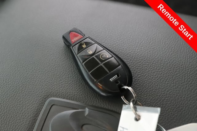Used 2019 RAM 1500 Classic SLT w/ Black Appearance Group AWD/4WD image 3