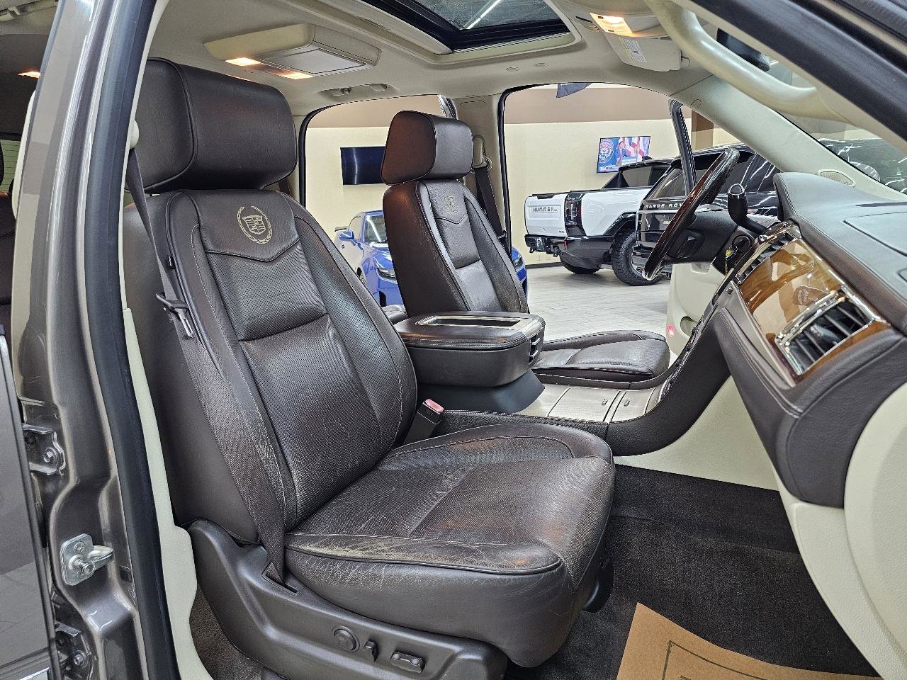 Used 2014 Cadillac Escalade Platinum AWD/4WD image 19