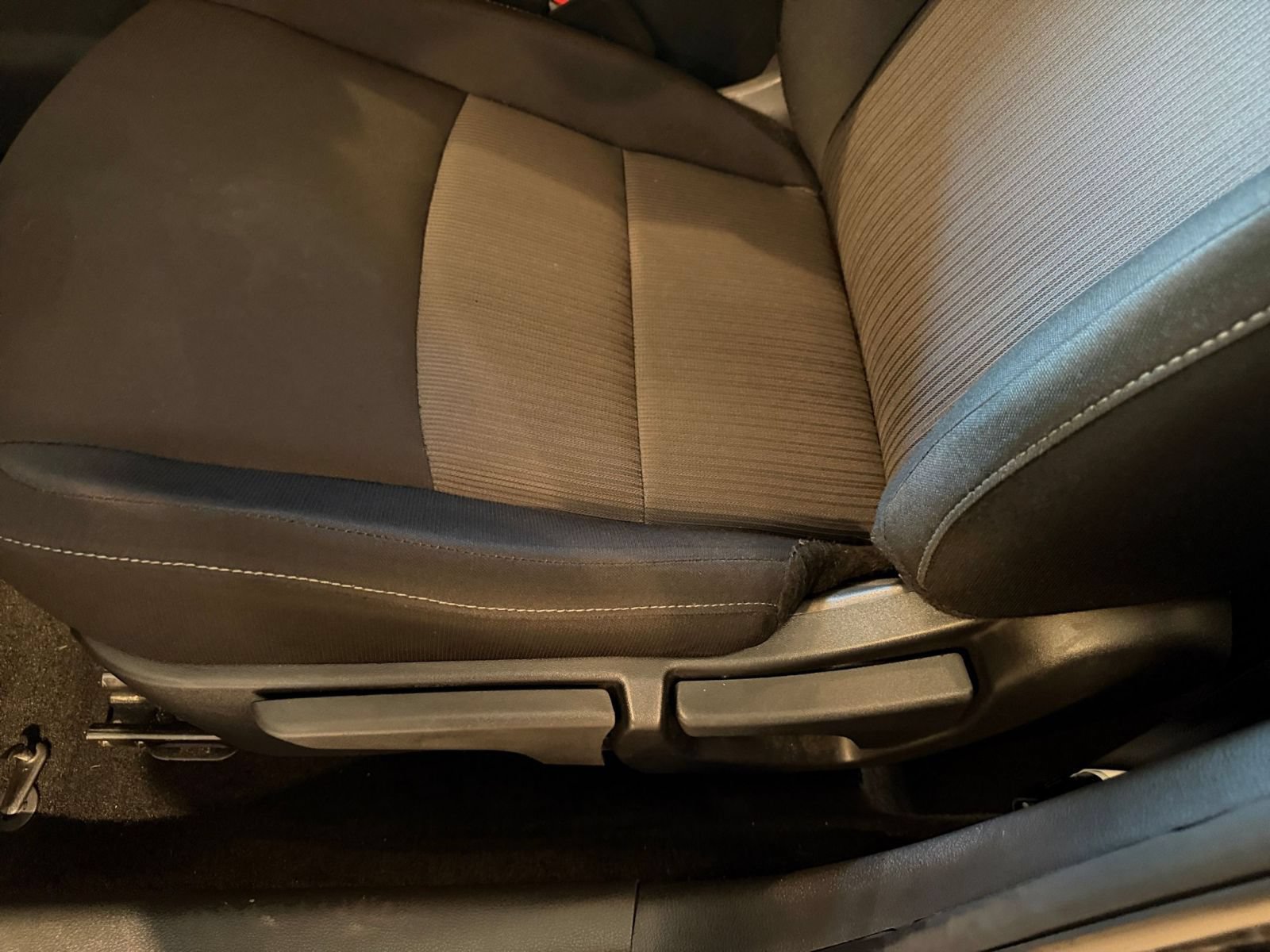 Used 2025 Nissan Sentra SV FWD image 18