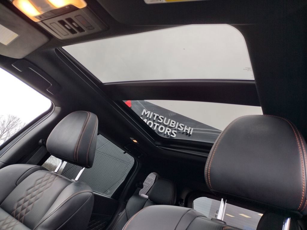 Used 2022 Mitsubishi Outlander SEL image 11