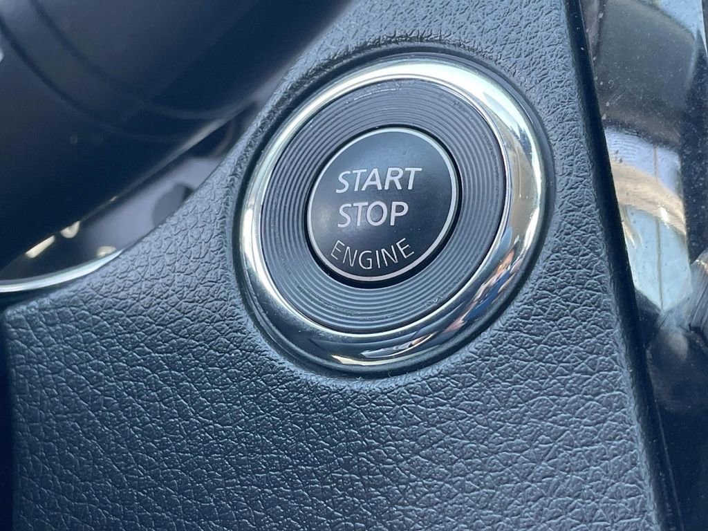 Used 2020 Nissan Rogue SV FWD image 13