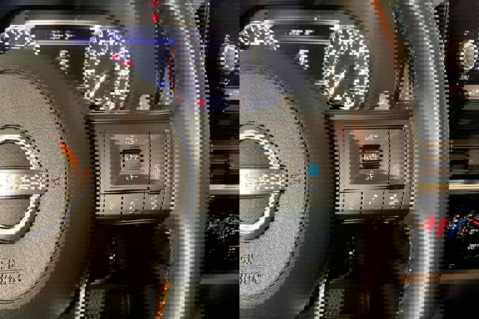 Used 2025 Nissan Pathfinder SV image 19