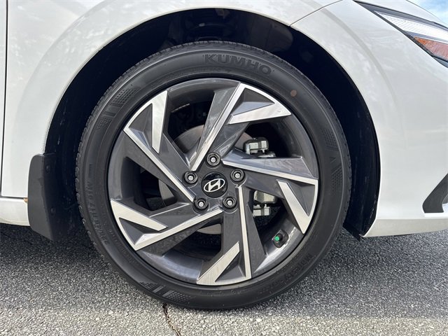 Certified 2025 Hyundai Elantra SEL image 12